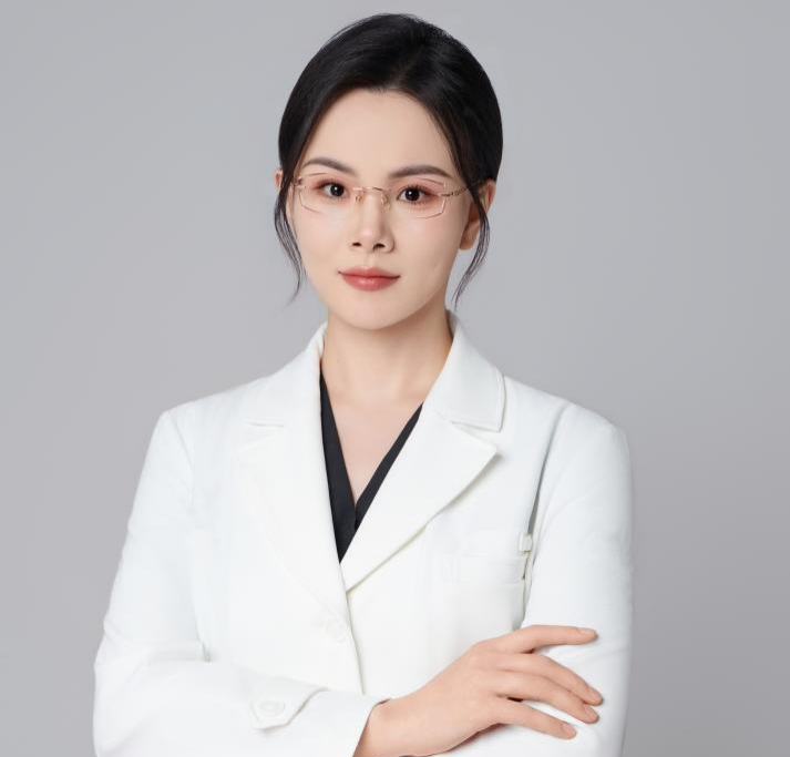 坤娜整形钟芬形象照