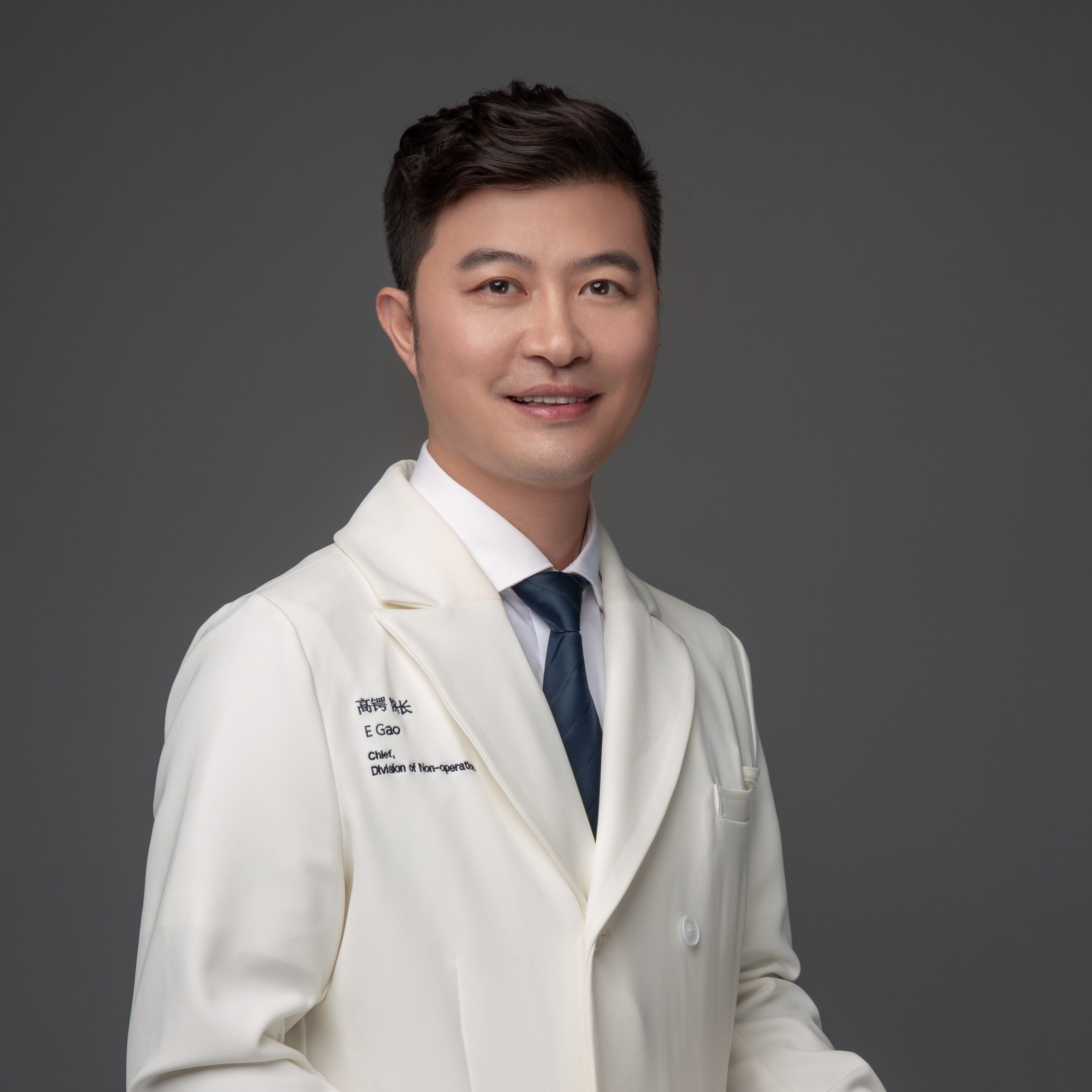 坤娜整形高锷形象照